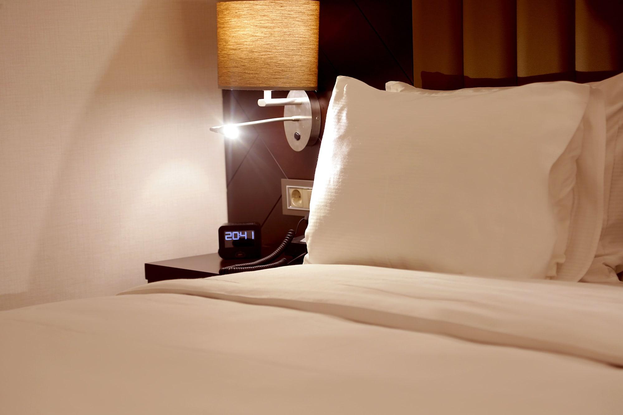 Doubletree By Hilton Istanbul Umraniye Hotel Екстериор снимка A digital alarm clock