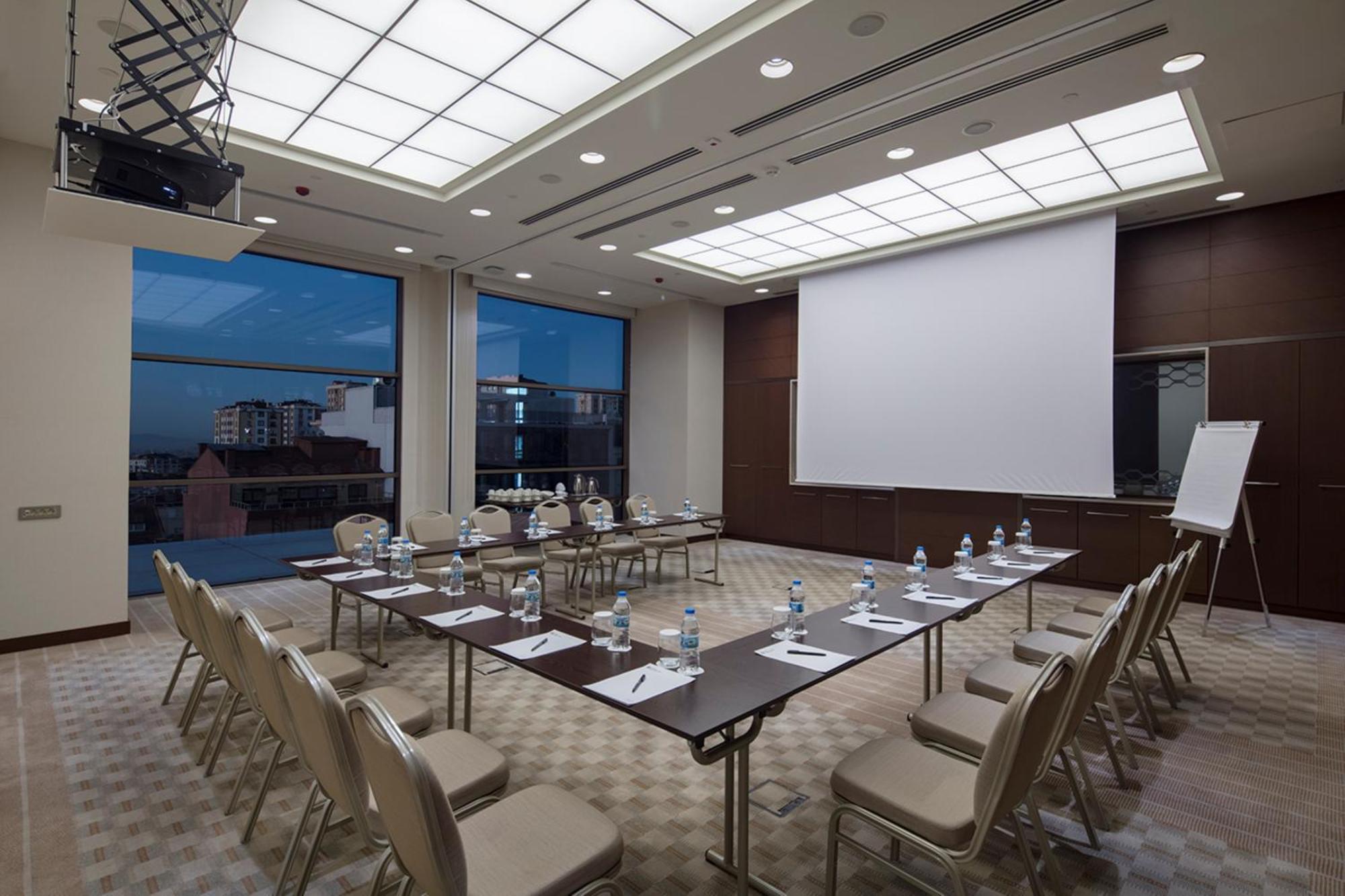 Doubletree By Hilton Istanbul Umraniye Hotel Екстериор снимка Meeting room
