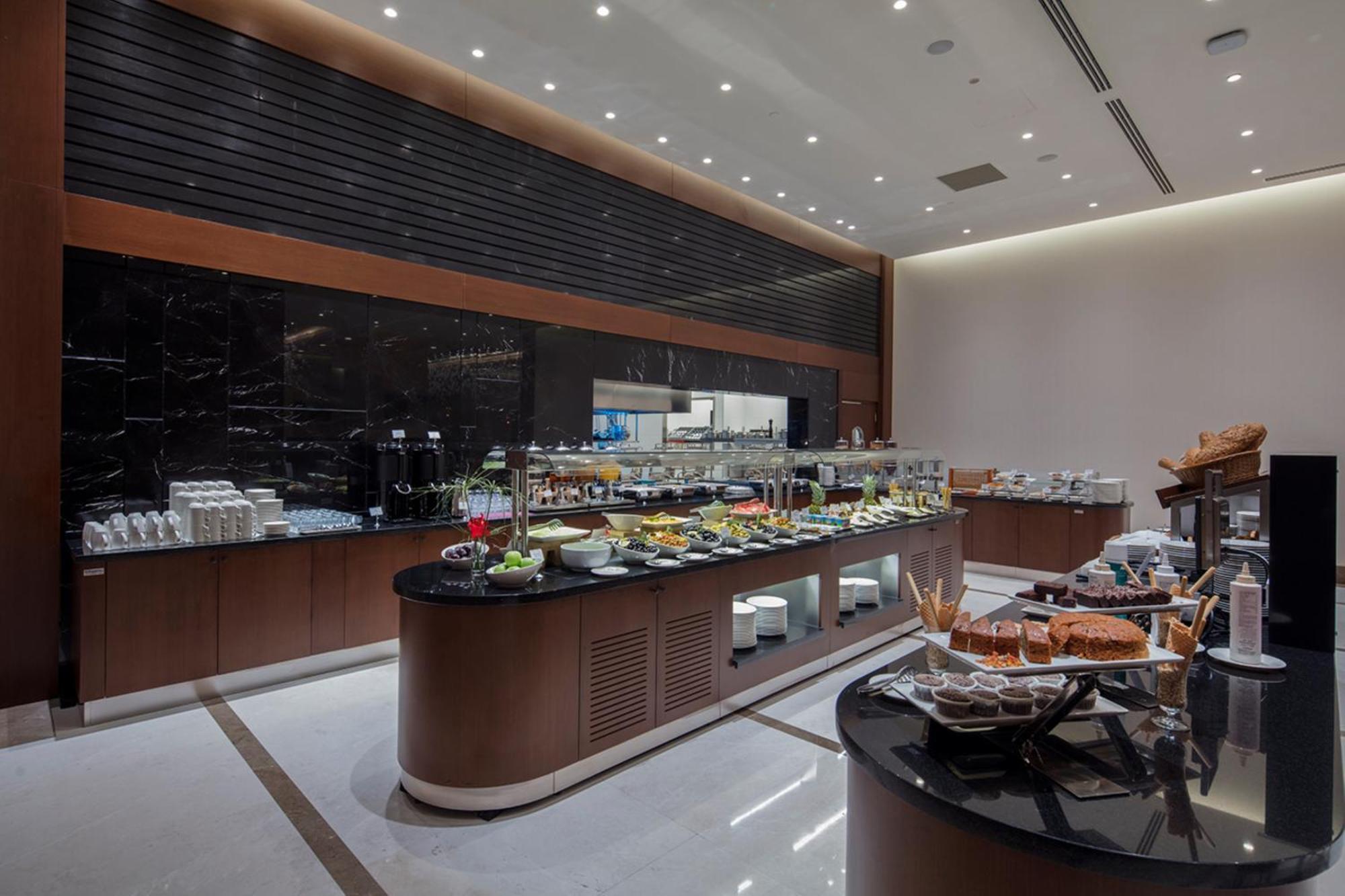 Doubletree By Hilton Istanbul Umraniye Hotel Екстериор снимка The lounge at the airport