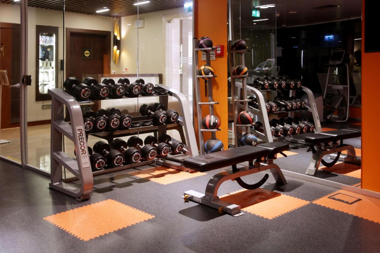 Doubletree By Hilton Istanbul Umraniye Hotel Екстериор снимка A gym in a hotel