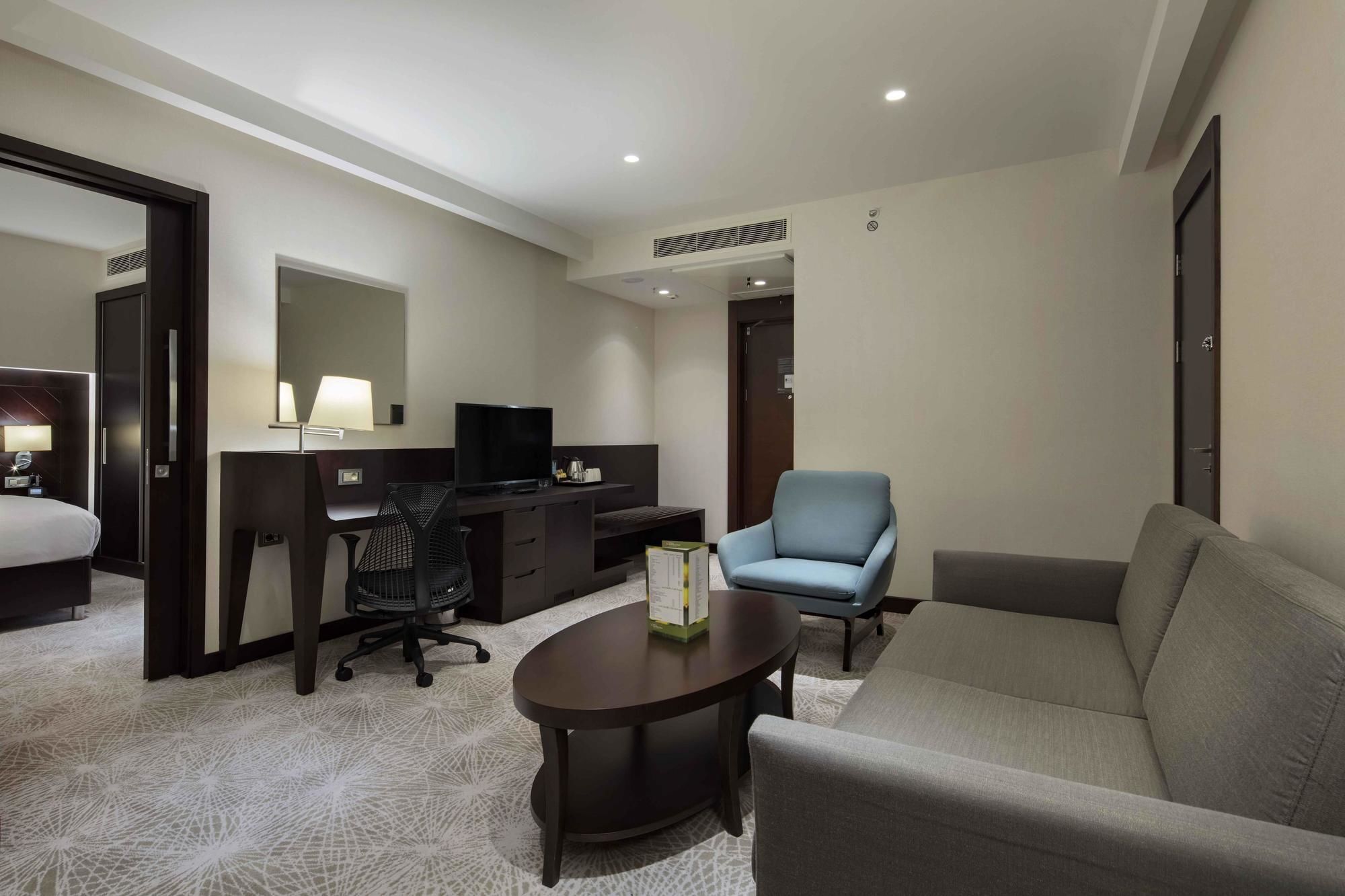 Doubletree By Hilton Istanbul Umraniye Hotel Екстериор снимка Suite