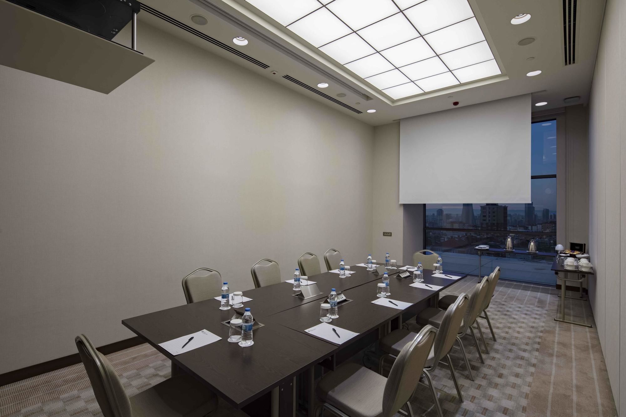 Doubletree By Hilton Istanbul Umraniye Hotel Екстериор снимка Meeting room