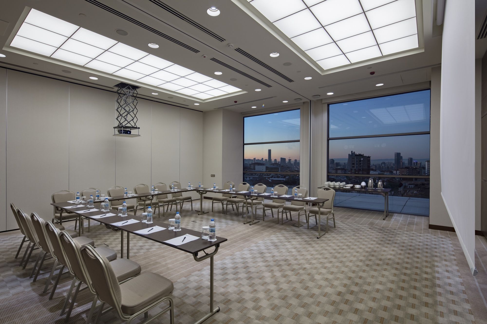 Doubletree By Hilton Istanbul Umraniye Hotel Екстериор снимка Meeting room